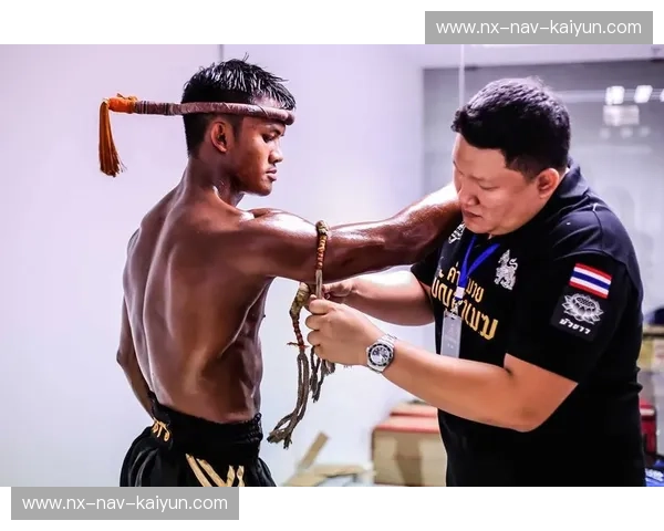 巅峰对决：中国散打骄傲张开印与泰拳传奇播求的荣耀之战